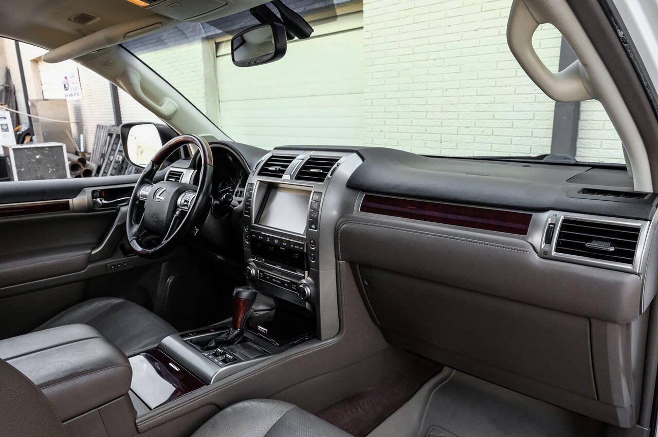 Used 2017 Lexus GX 460 Premium w/ Premium Package AWD/4WD image 19