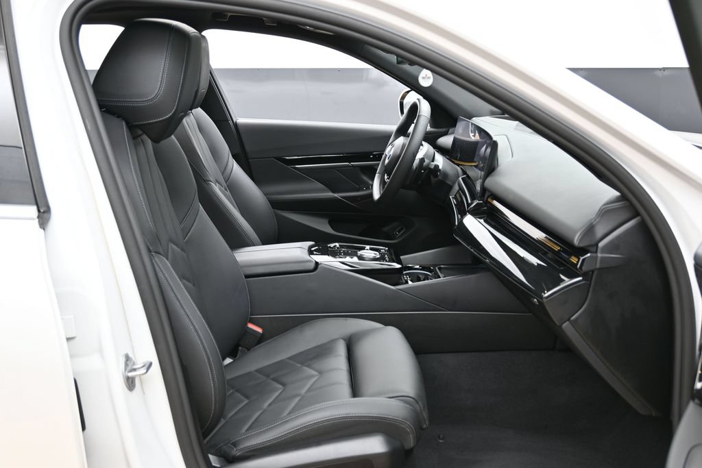 Used 2025 BMW 530i RWD image 38