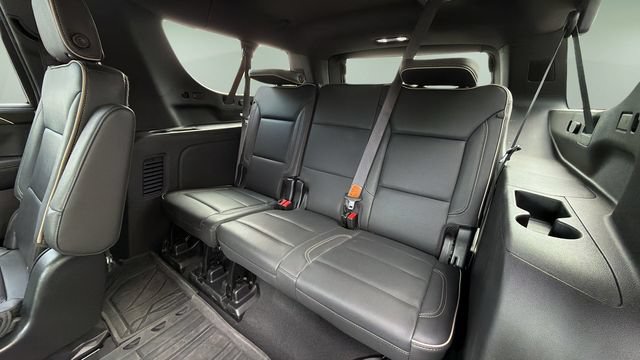 Used 2024 Chevrolet Suburban Premier w/ Premium Package AWD/4WD image 32