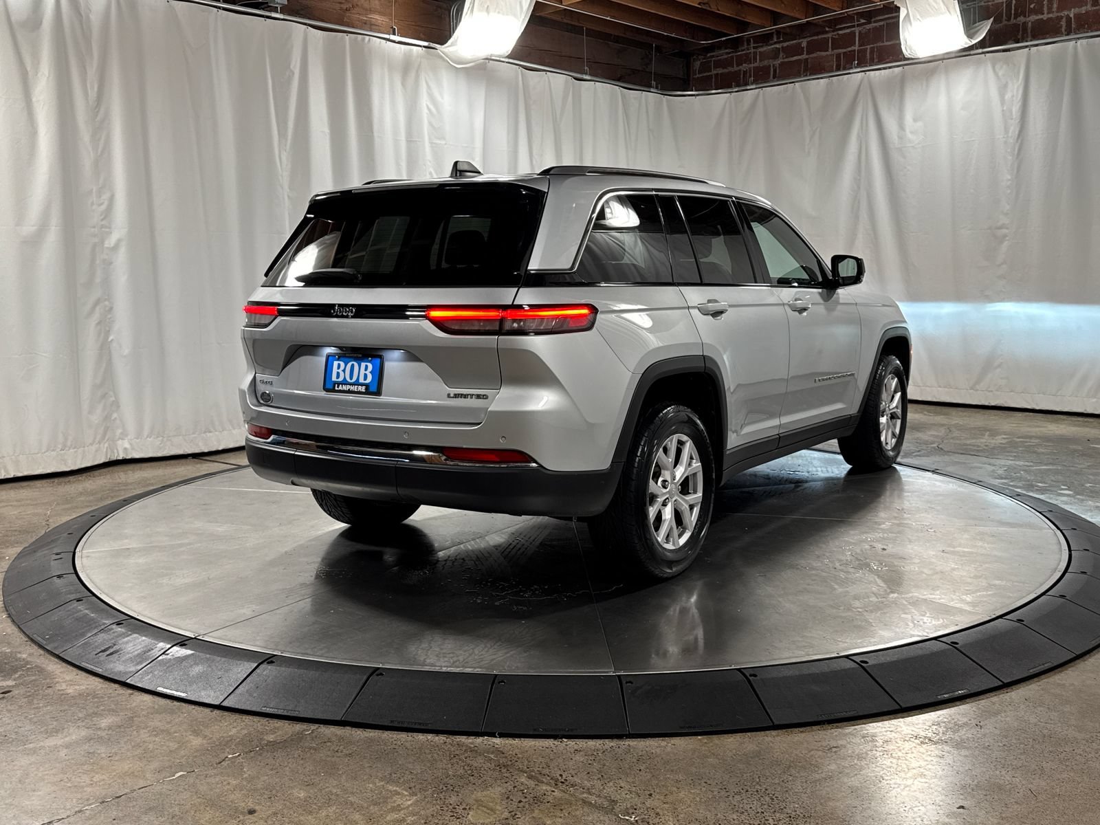 Used 2022 Jeep Grand Cherokee Limited AWD/4WD image 8