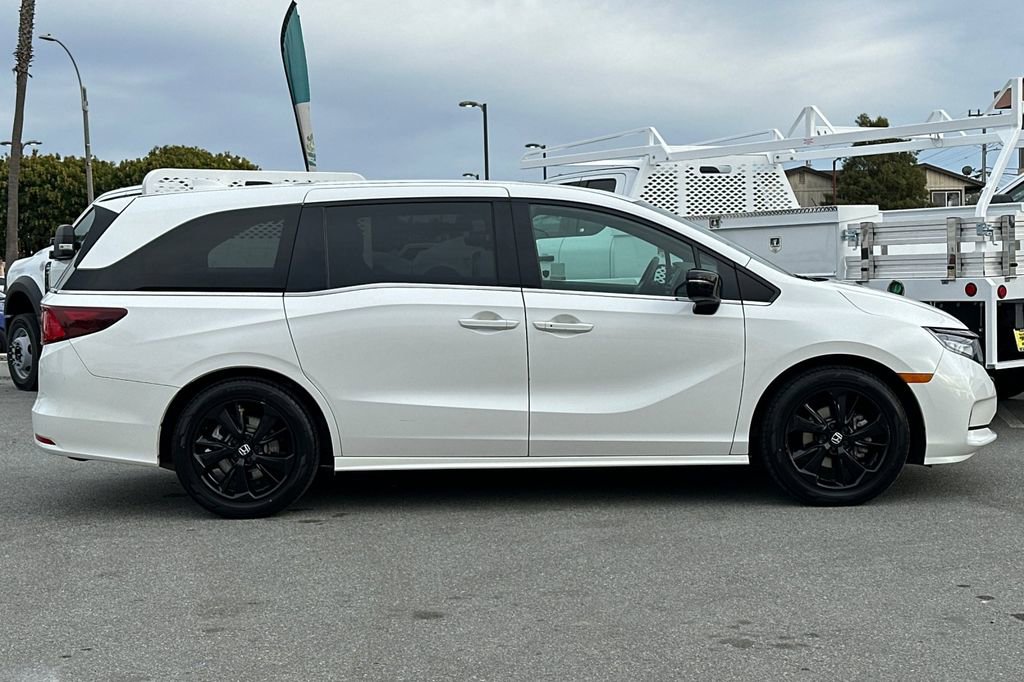 Used 2023 Honda Odyssey Sport image 2