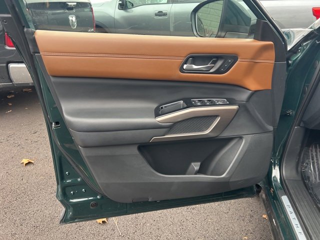 Used 2024 Nissan Pathfinder Platinum image 28