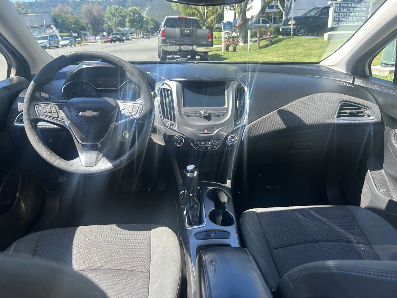 Used 2017 Chevrolet Cruze LT image 1