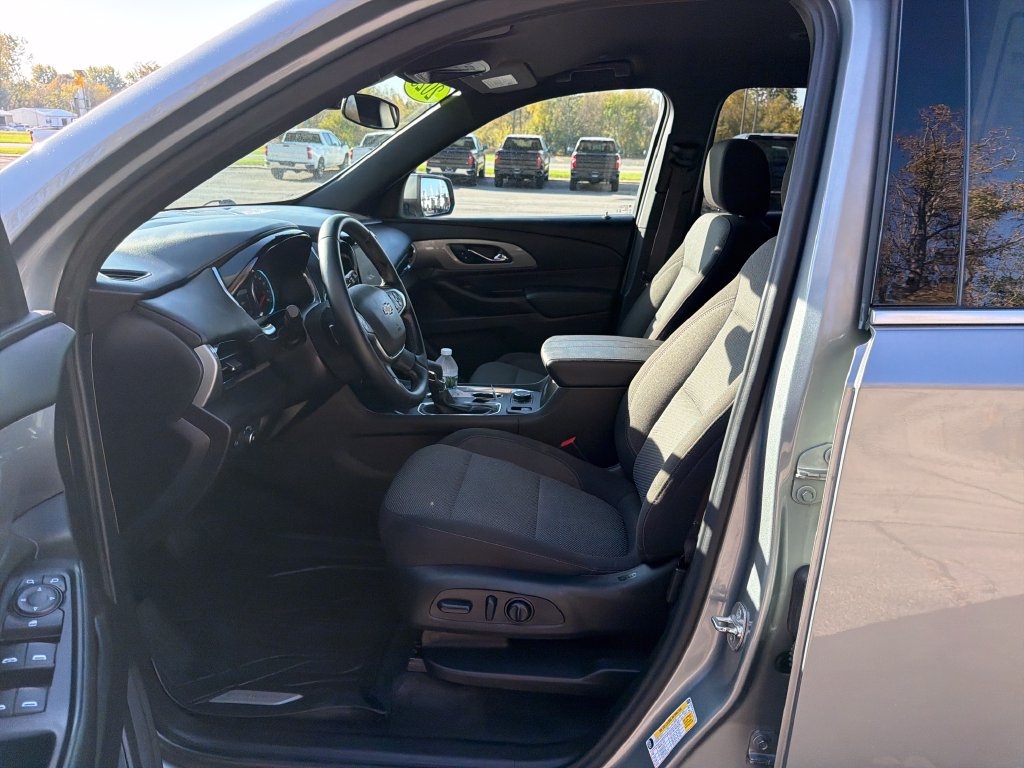 Used 2023 Chevrolet Traverse LT FWD image 13