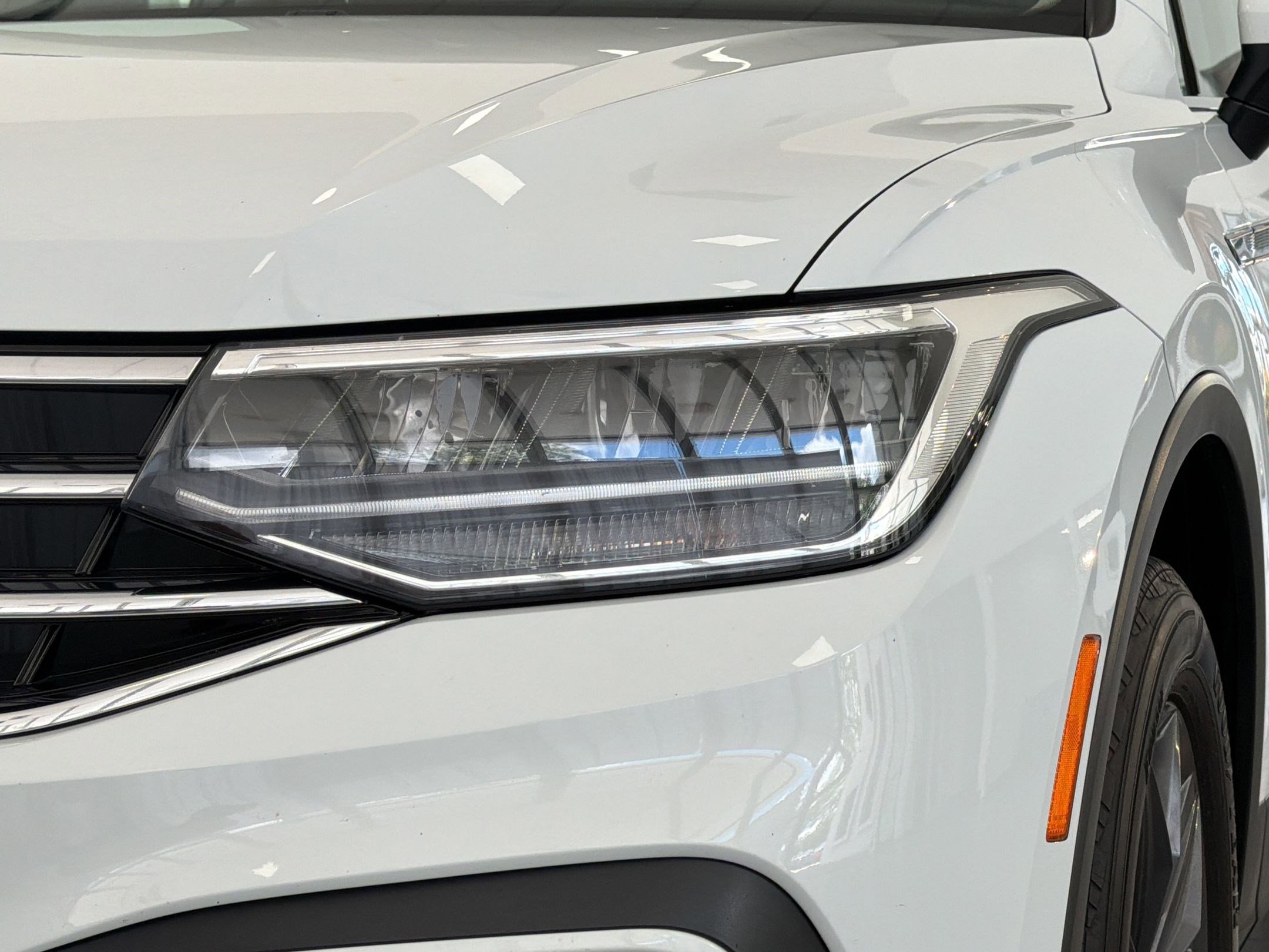 Used 2022 Volkswagen Tiguan SE FWD image 11