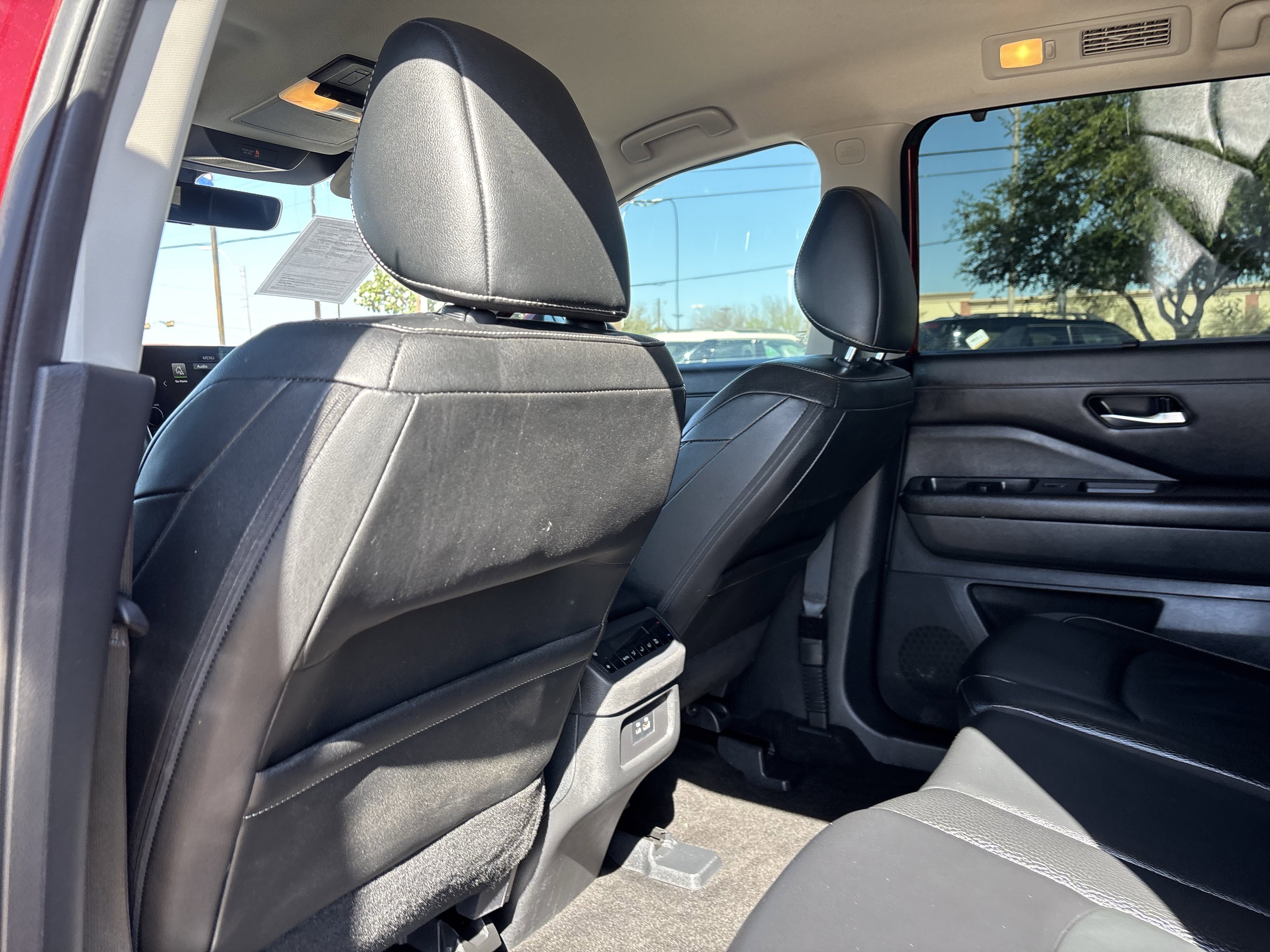 Used 2023 Nissan Pathfinder SL image 17