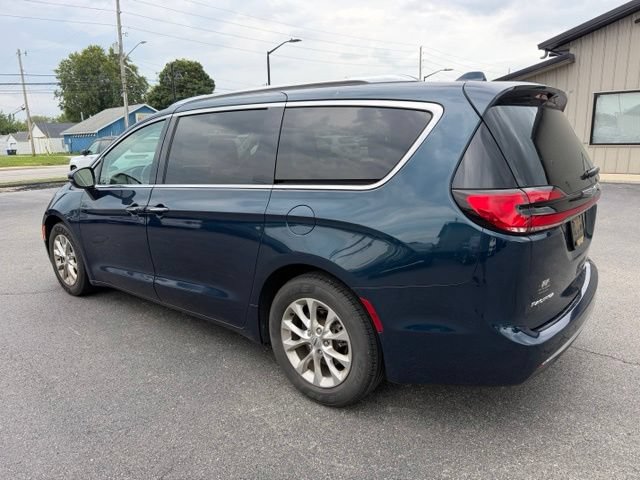 Used 2021 Chrysler Pacifica Touring-L w/ Uconnect Theater Family Group FWD image 3