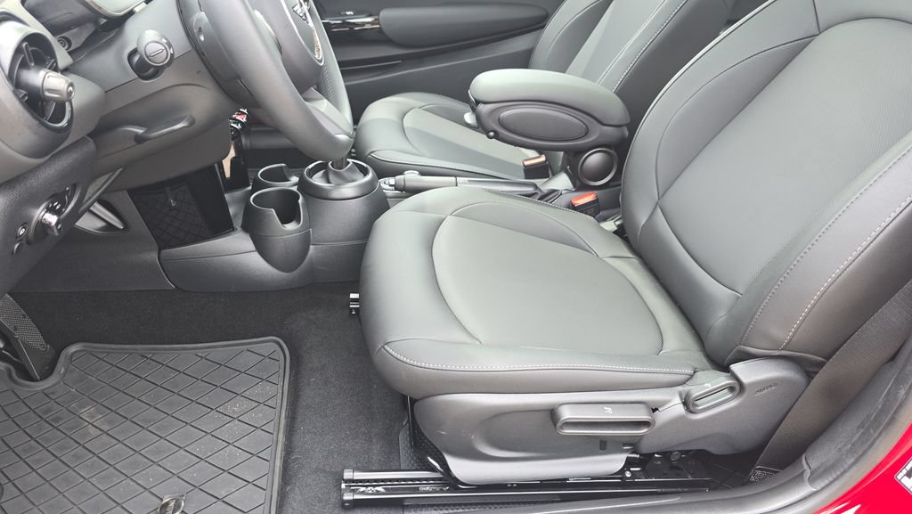Used 2024 MINI Cooper 2-Door Hardtop FWD image 13