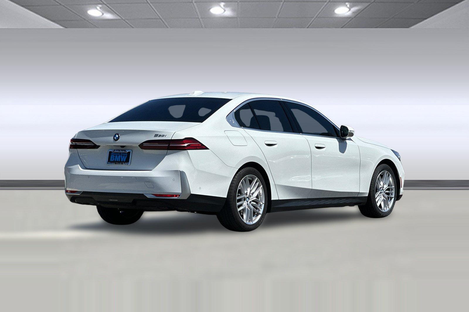 Used 2024 BMW 530i w/ Convenience Package RWD image 9