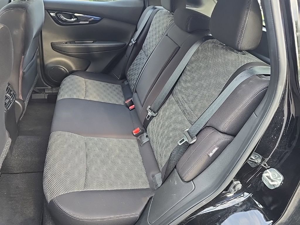 Used 2020 Nissan Rogue Sport SV AWD/4WD image 14