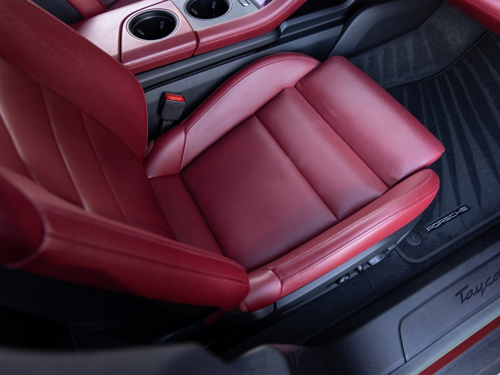 Used 2023 Porsche Taycan image 31