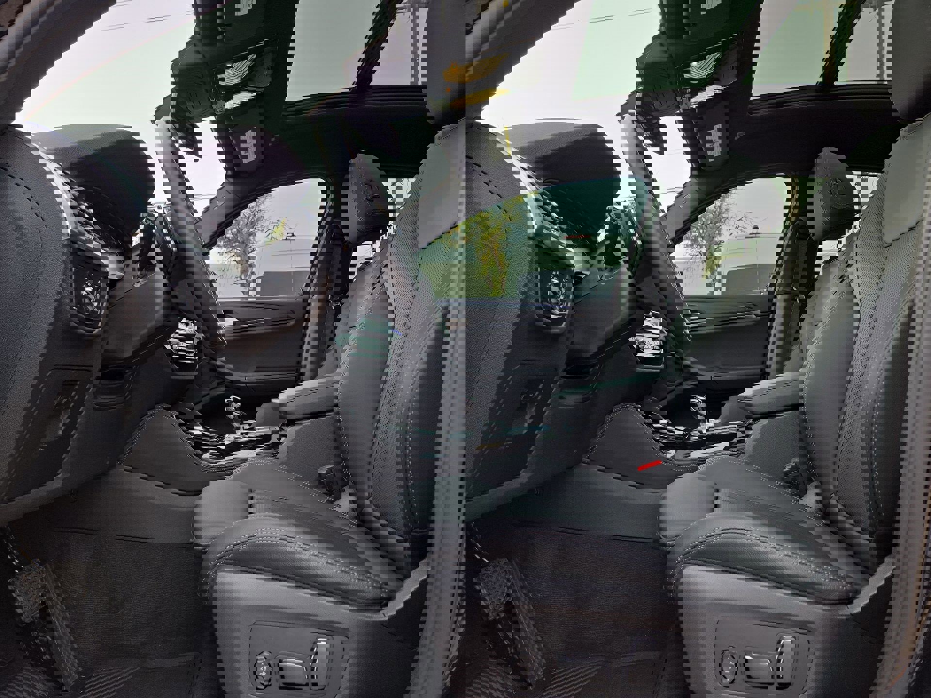 Certified 2025 BMW X4 xDrive30i image 16