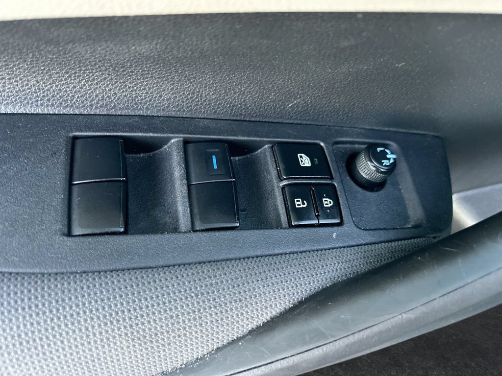 Used 2022 Toyota Corolla LE FWD image 12