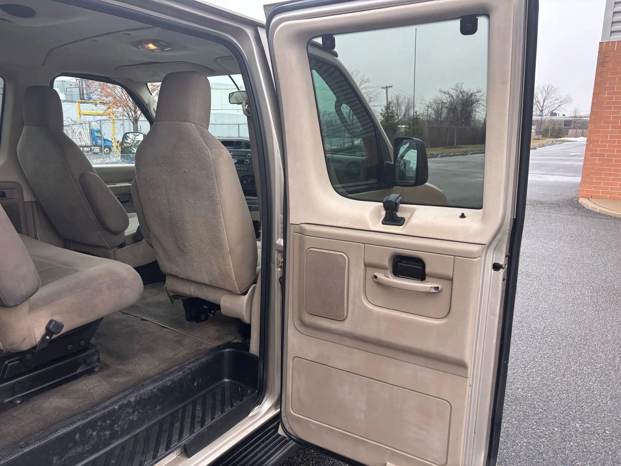 Used 2013 Ford E-350 and Econoline 350 XLT image 26