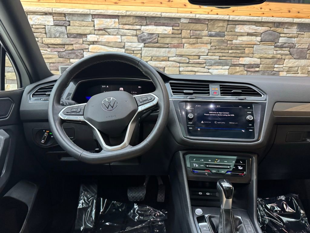Used 2023 Volkswagen Tiguan SE w/ Panoramic Sunroof Package image 15