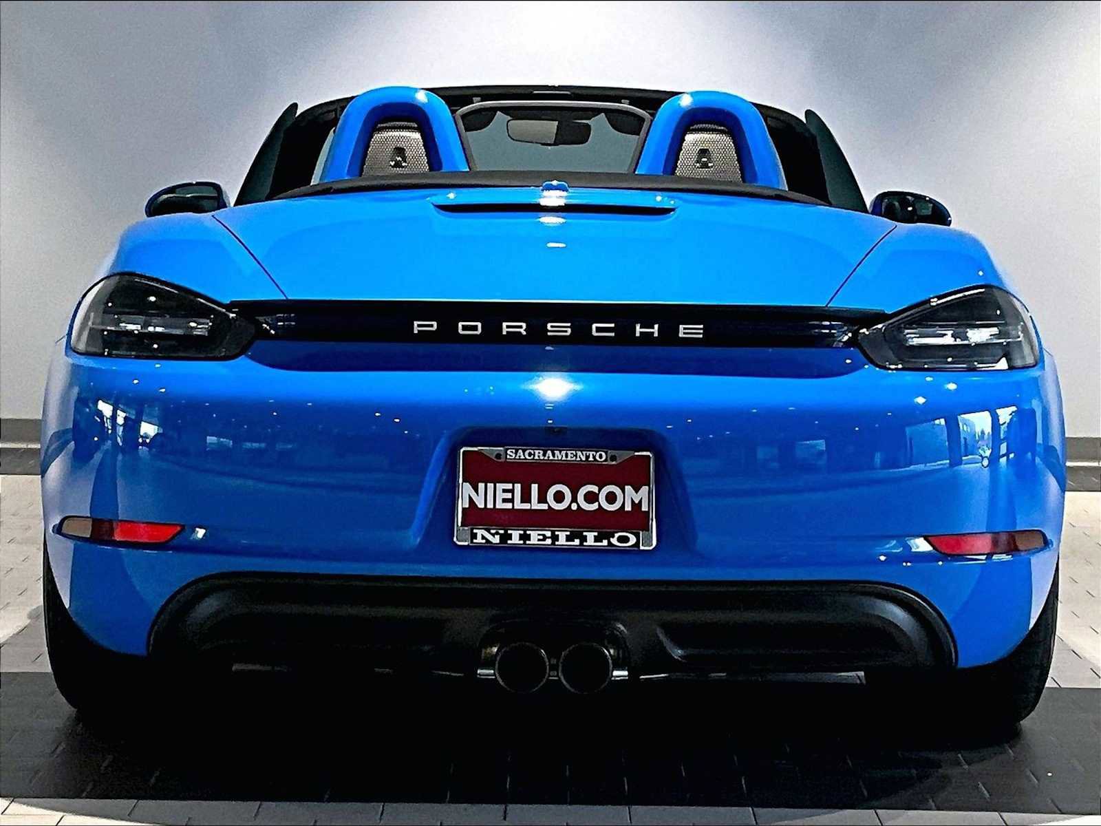 Used 2024 Porsche 718 Boxster image 9