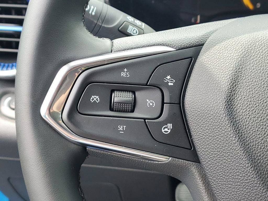 Used 2026 Chevrolet Trax LT w/ LT Convenience Package FWD image 8