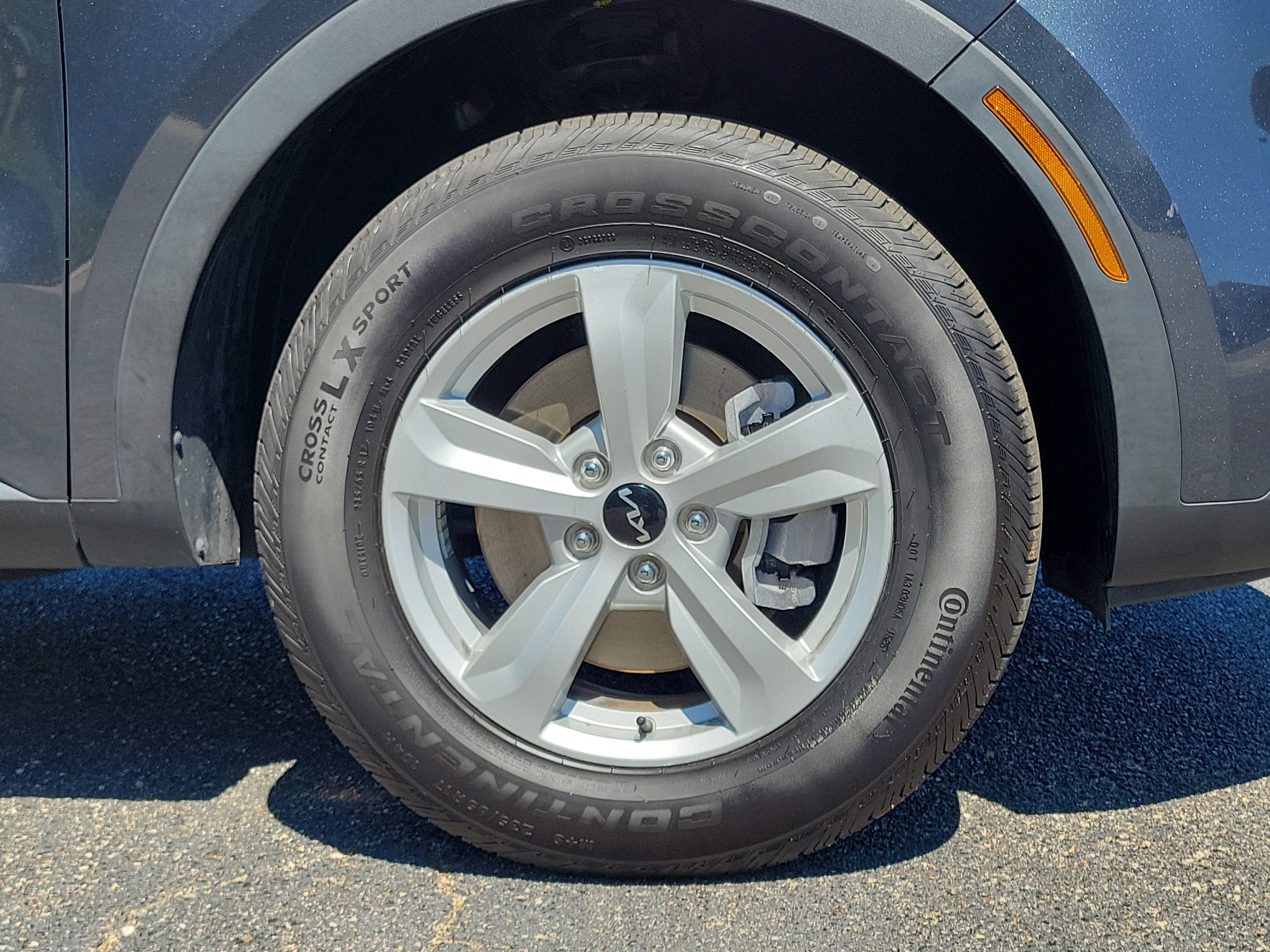 Used 2023 Kia Sorento LX image 5