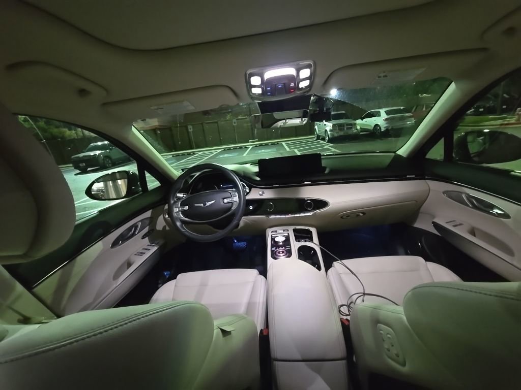 Used 2025 Genesis GV70 2.5T w/ Select Package image 11