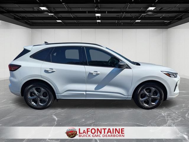 Used 2023 Ford Escape ST-Line w/ Tech Pack #1 FWD image 6