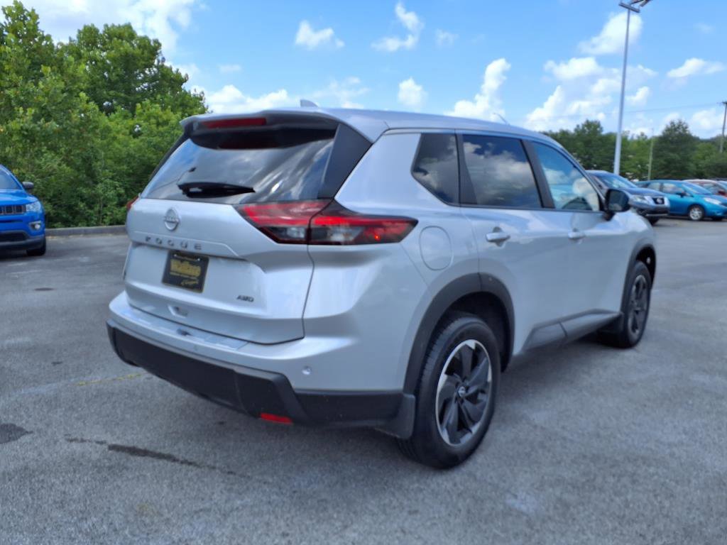 Certified 2025 Nissan Rogue SV image 15