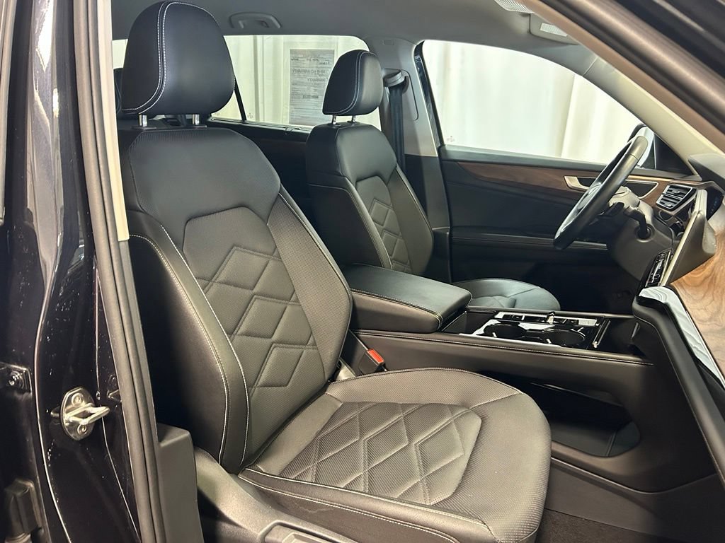 Used 2025 Volkswagen Atlas SE AWD/4WD image 22