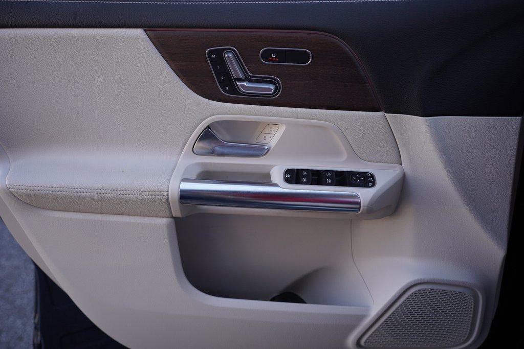 Used 2022 Mercedes-Benz GLA 250 4MATIC w/ Premium Package Lite image 33