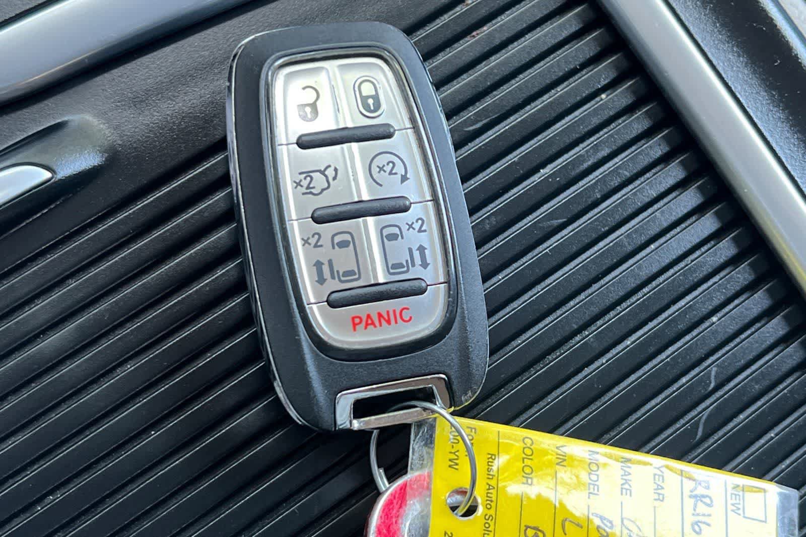 Used 2024 Chrysler Pacifica Touring-L FWD image 26
