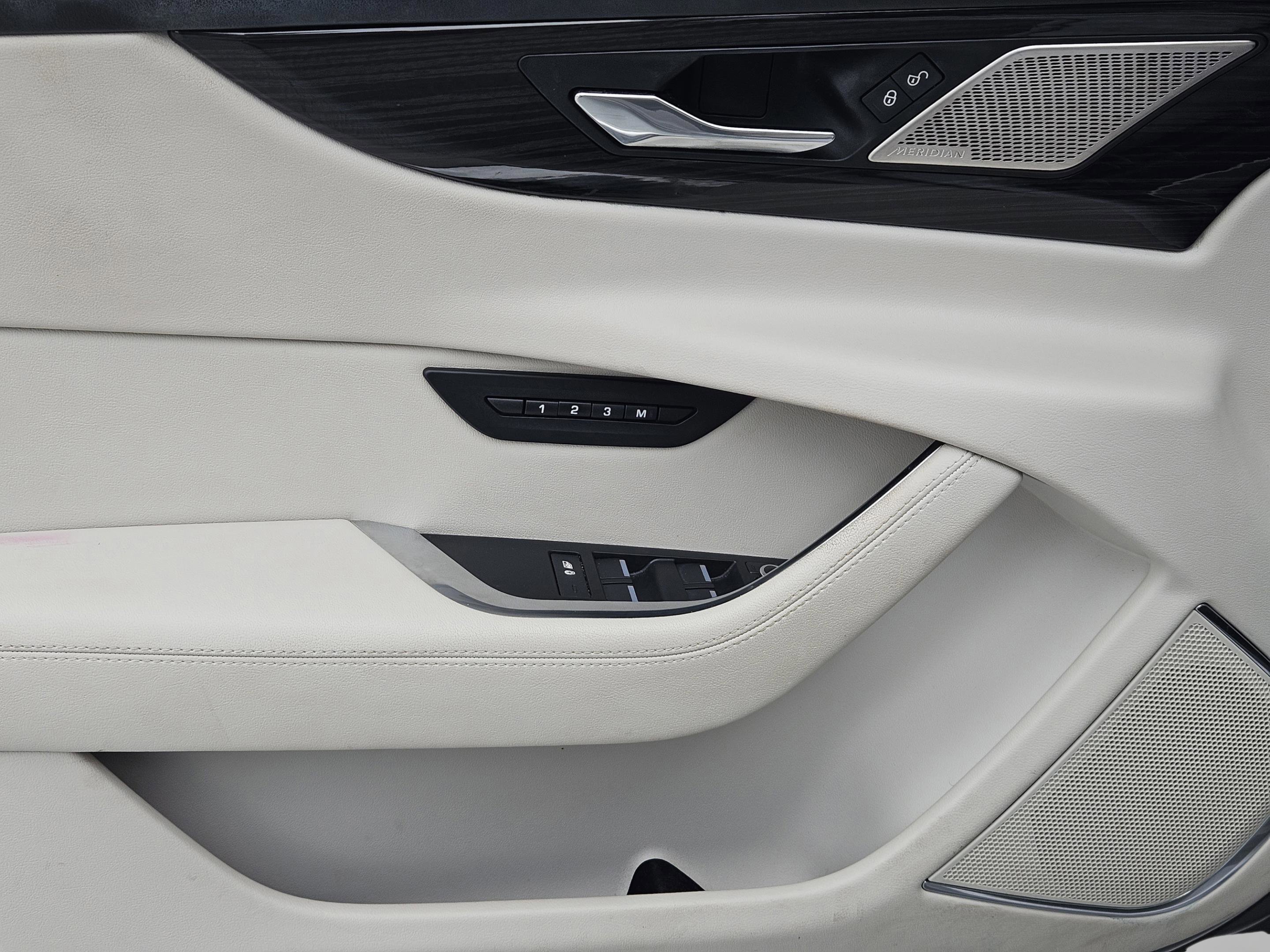 Used 2020 Jaguar XE S image 23