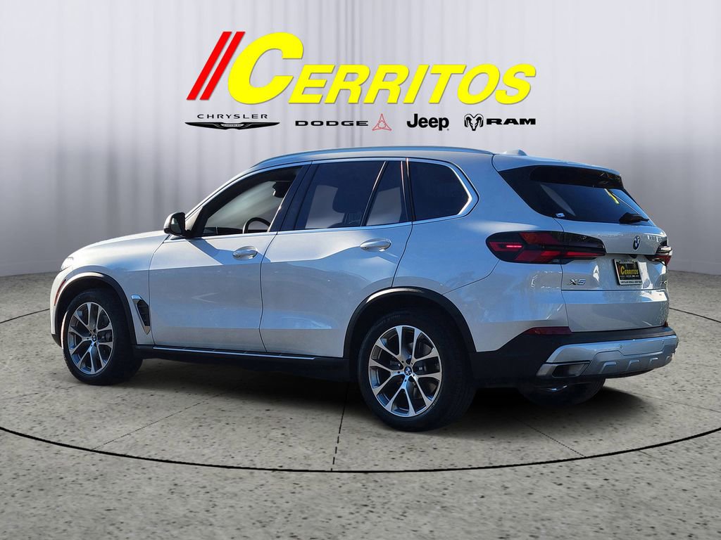 Used 2024 BMW X5 sDrive40i image 2