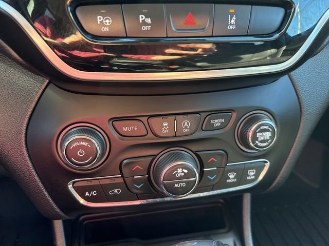 Used 2021 Jeep Cherokee Limited image 22