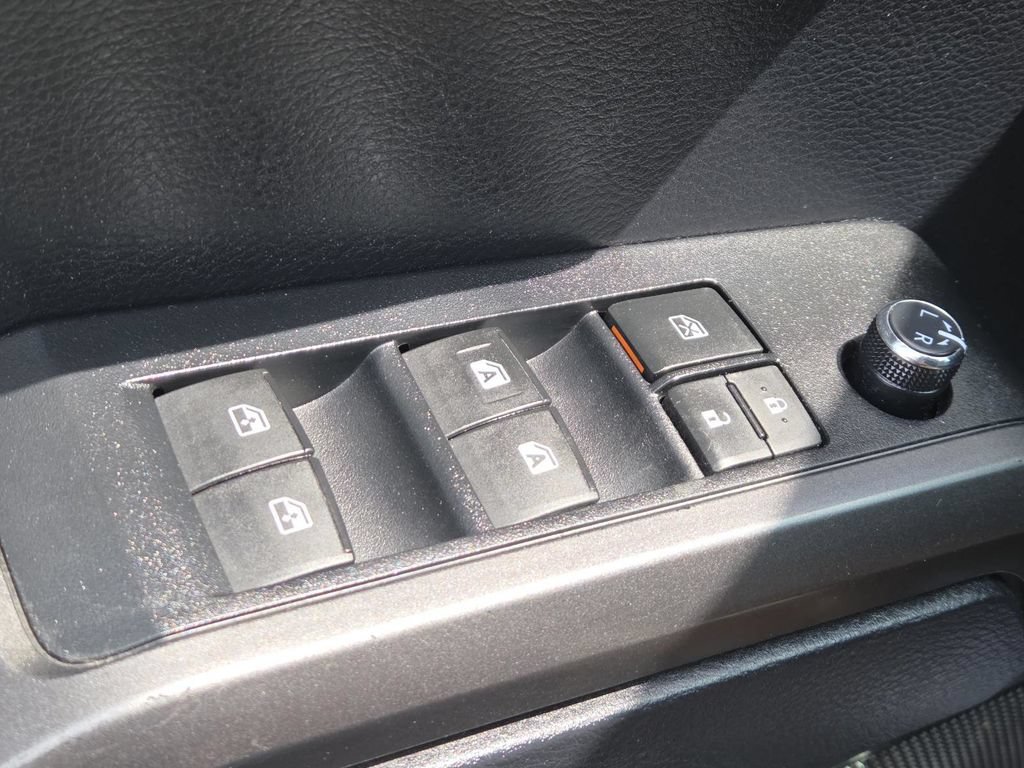 Used 2018 Toyota Tacoma TRD Off-Road AWD/4WD image 22