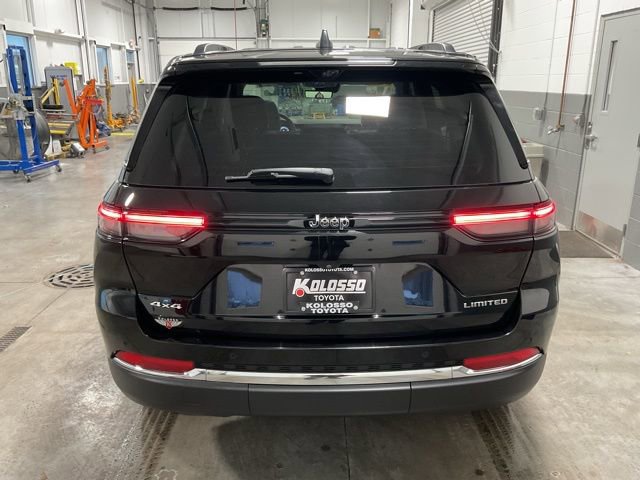 Used 2023 Jeep Grand Cherokee Limited w/ Luxury Tech Group II image 5