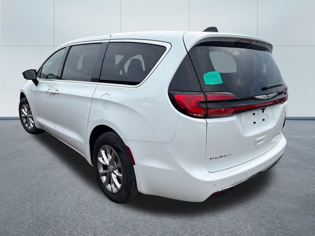 Used 2026 Chrysler Pacifica Select AWD/4WD image 2
