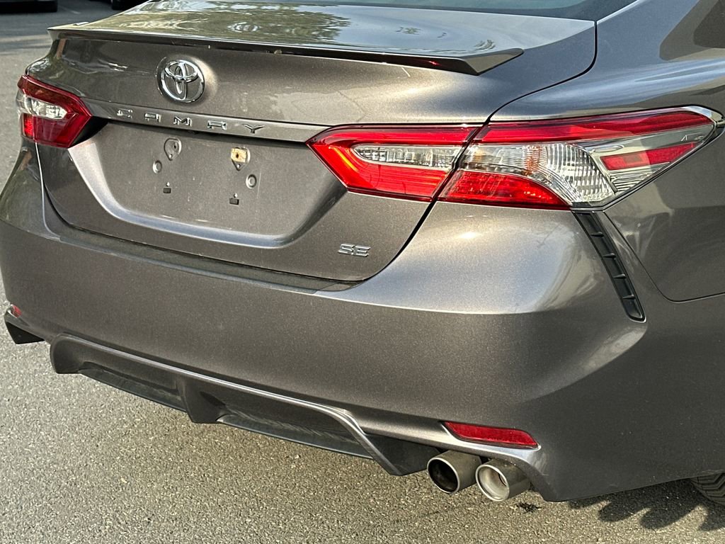 Used 2018 Toyota Camry SE w/ Moonroof Package FWD image 5