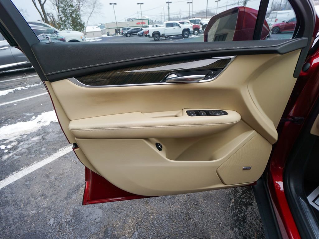 Used 2019 Cadillac XT5 FWD image 14