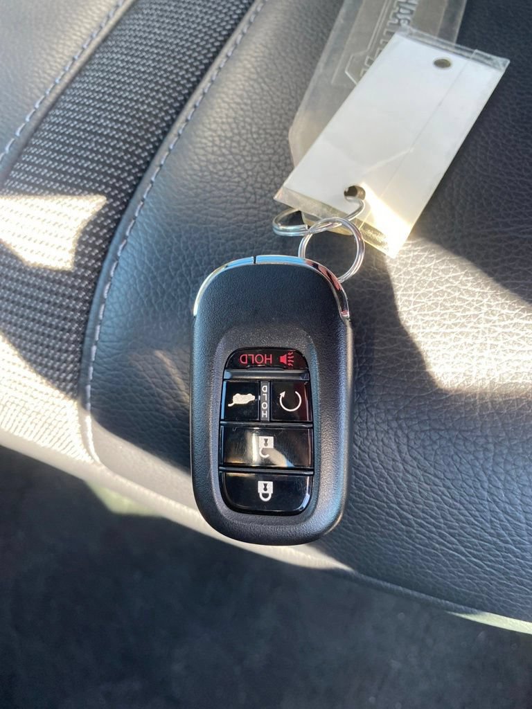Certified 2025 Honda Pilot Touring image 21