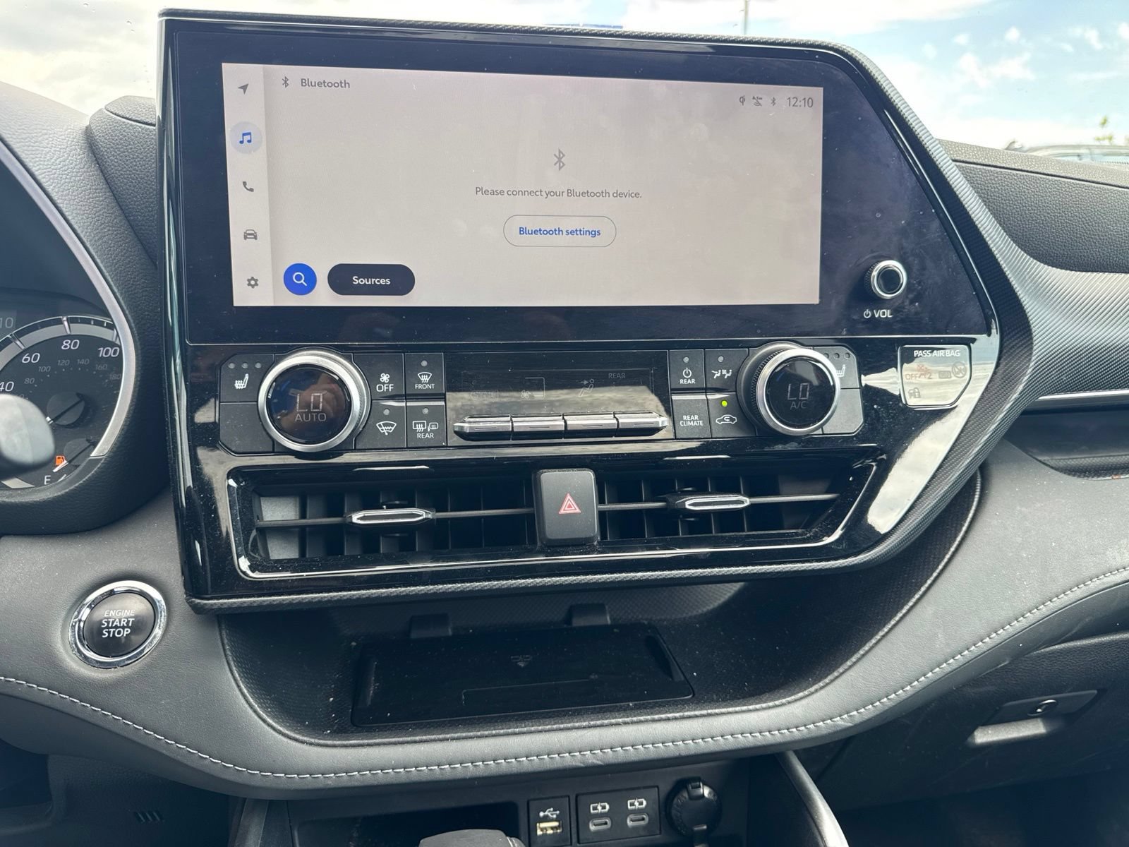 Used 2023 Toyota Highlander XSE AWD/4WD image 16