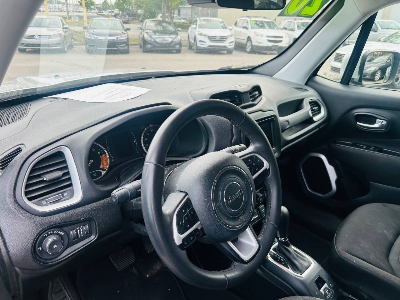 Used 2020 Jeep Renegade Latitude FWD image 11