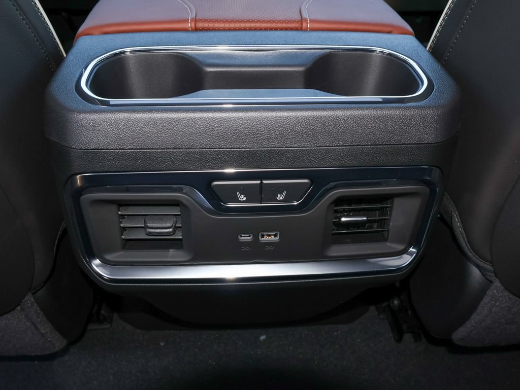 New 2026 GMC Sierra 3500 Denali Ultimate AWD/4WD image 13