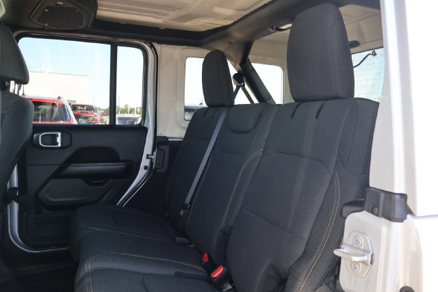 Used 2024 Jeep Wrangler Unlimited Sahara AWD/4WD image 8