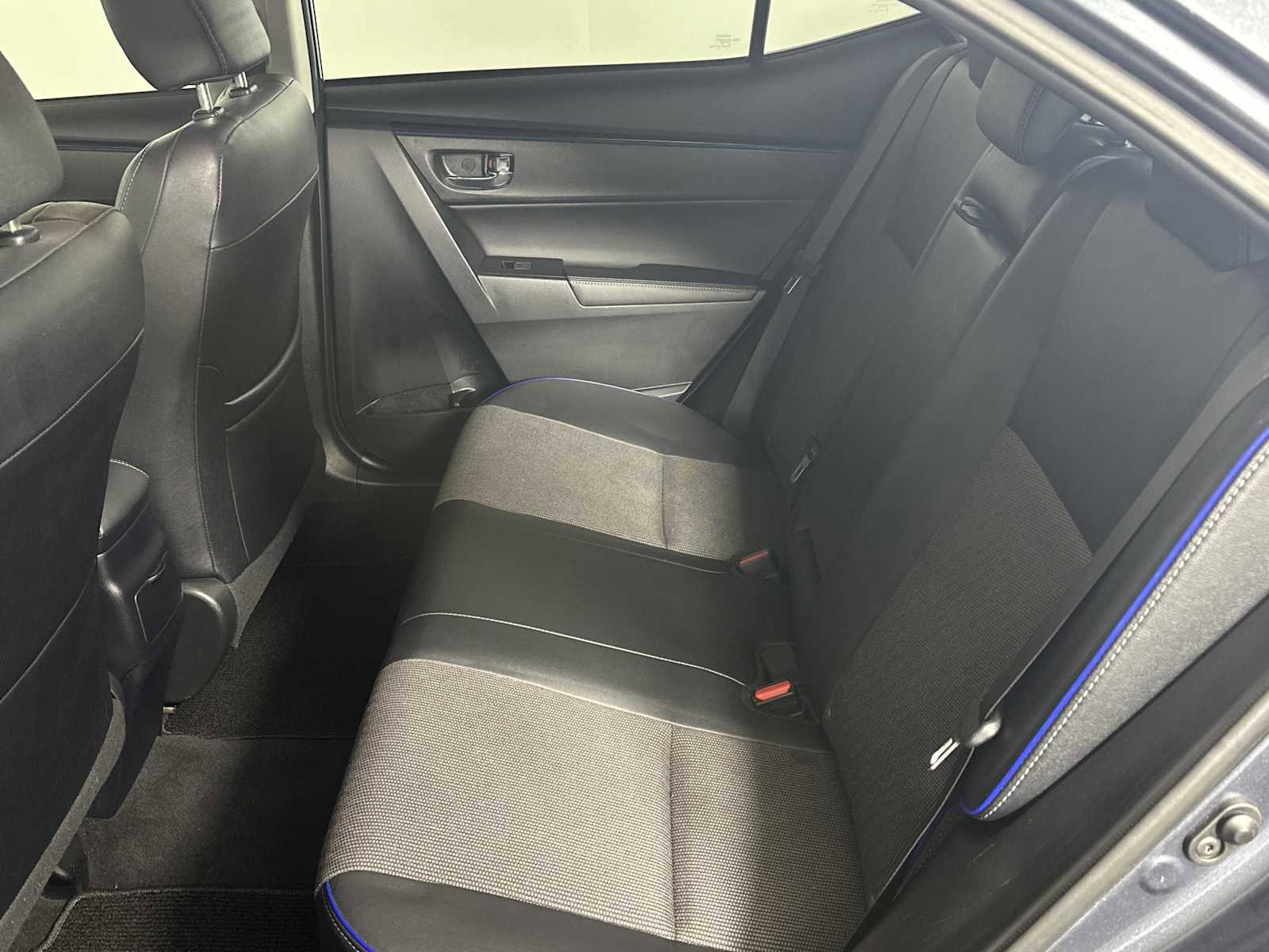 Used 2017 Toyota Corolla SE FWD image 20