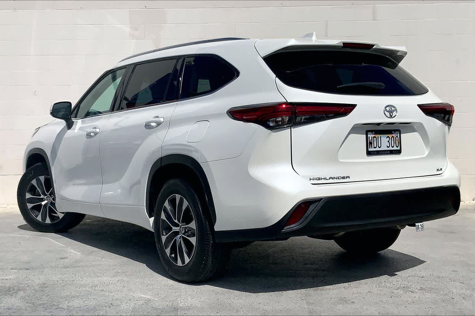 Used 2021 Toyota Highlander XLE FWD image 4