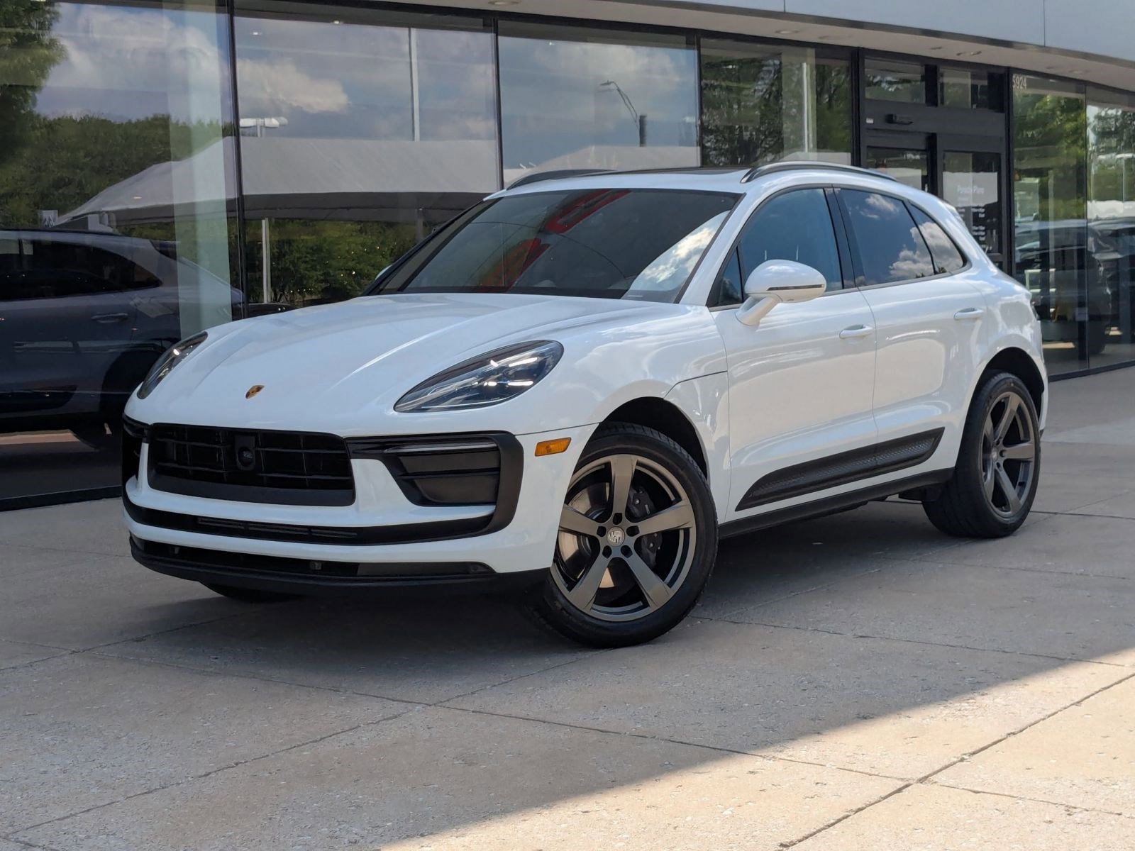 Certified 2026 Porsche Macan AWD/4WD image 1