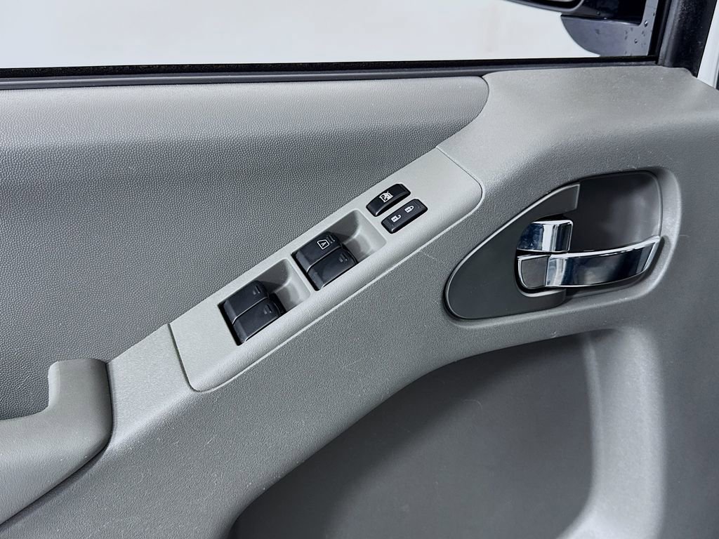 Used 2021 Nissan Frontier SV w/ Midnight Edition Floor Mats image 15