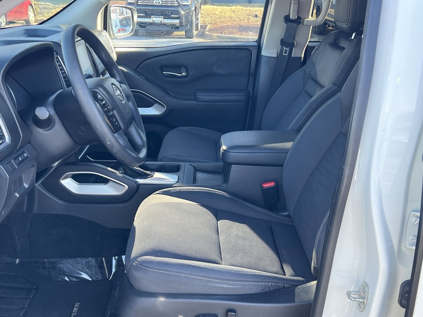 Used 2023 Nissan Frontier SV w/ Tow Package image 12