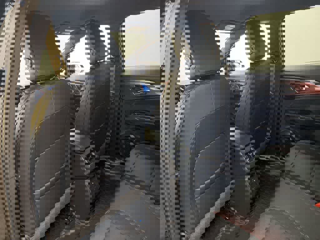 Used 2024 Chevrolet Equinox EV RS image 17