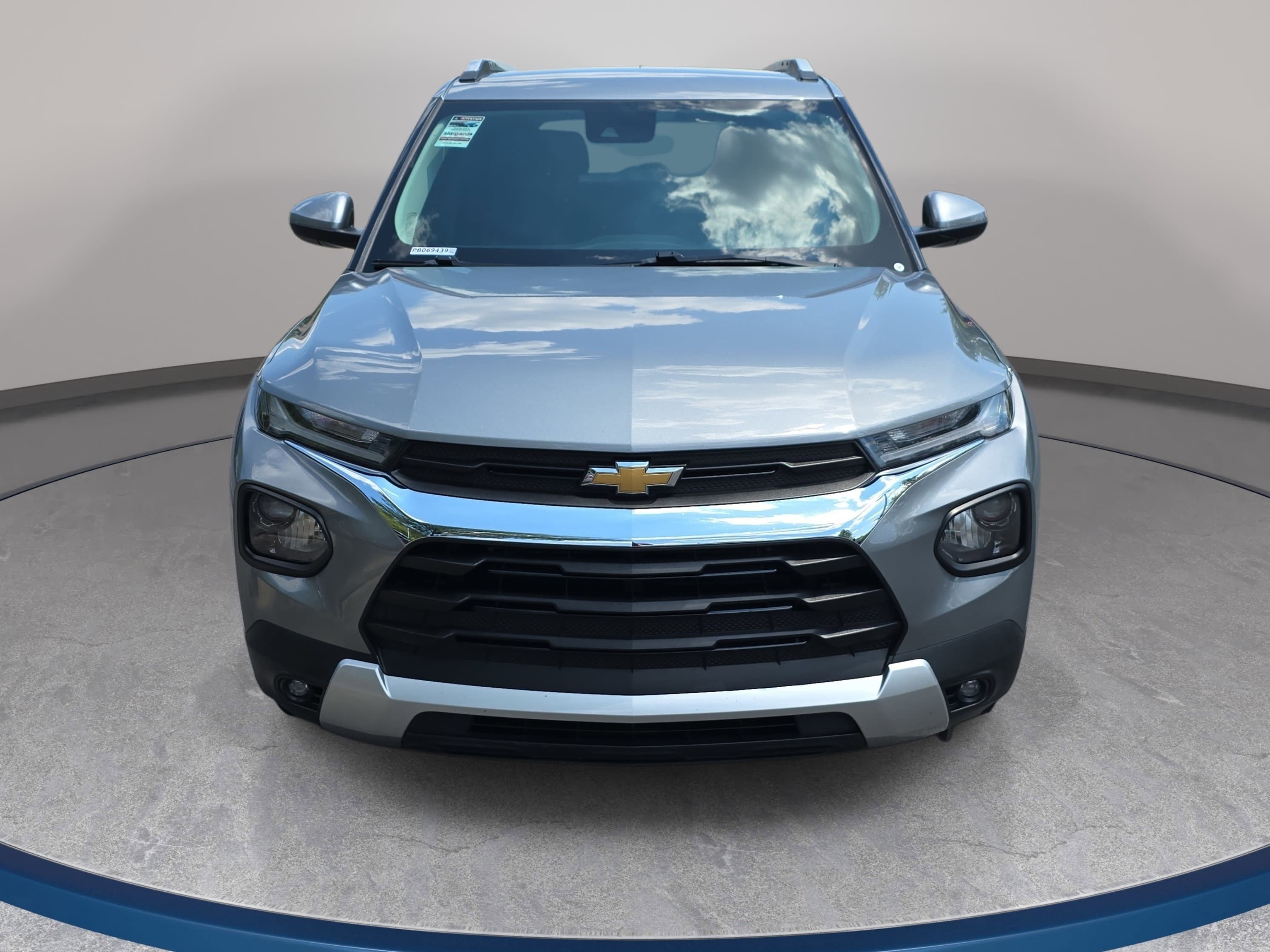 Used 2023 Chevrolet TrailBlazer LT FWD image 2