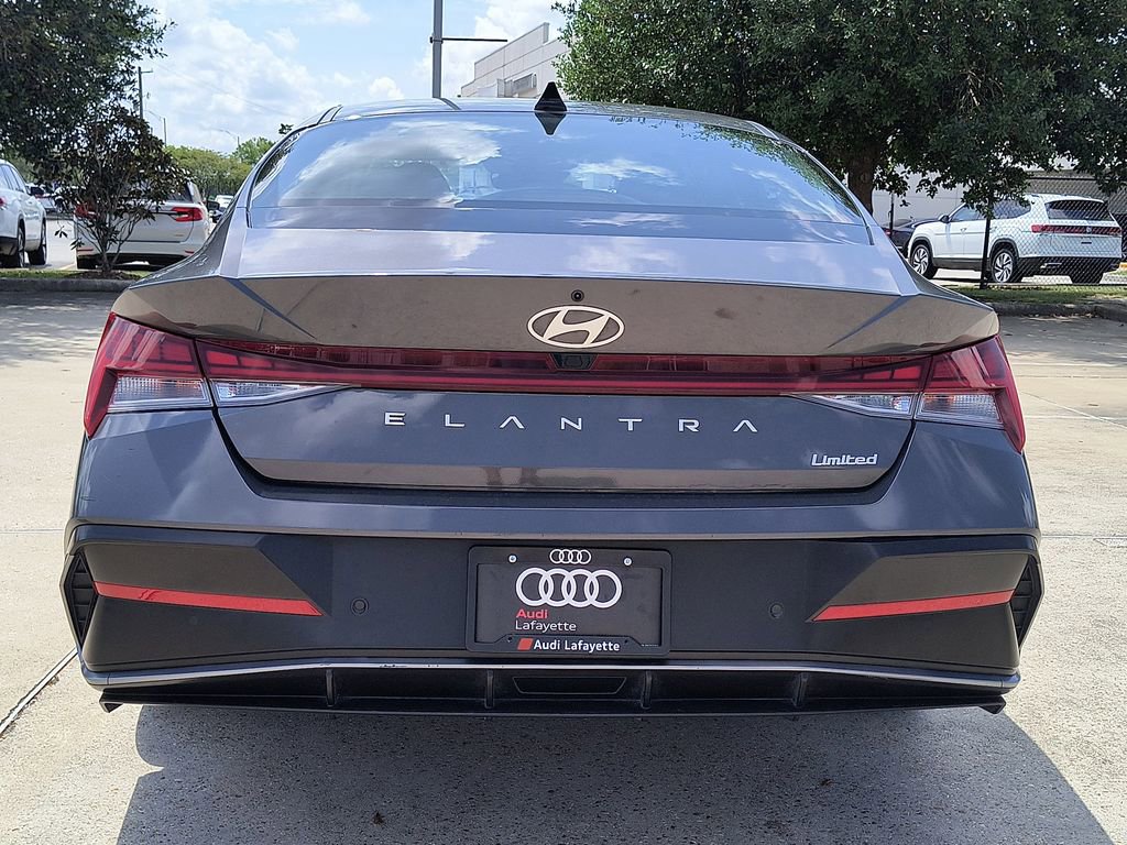 Used 2024 Hyundai Elantra Limited image 7