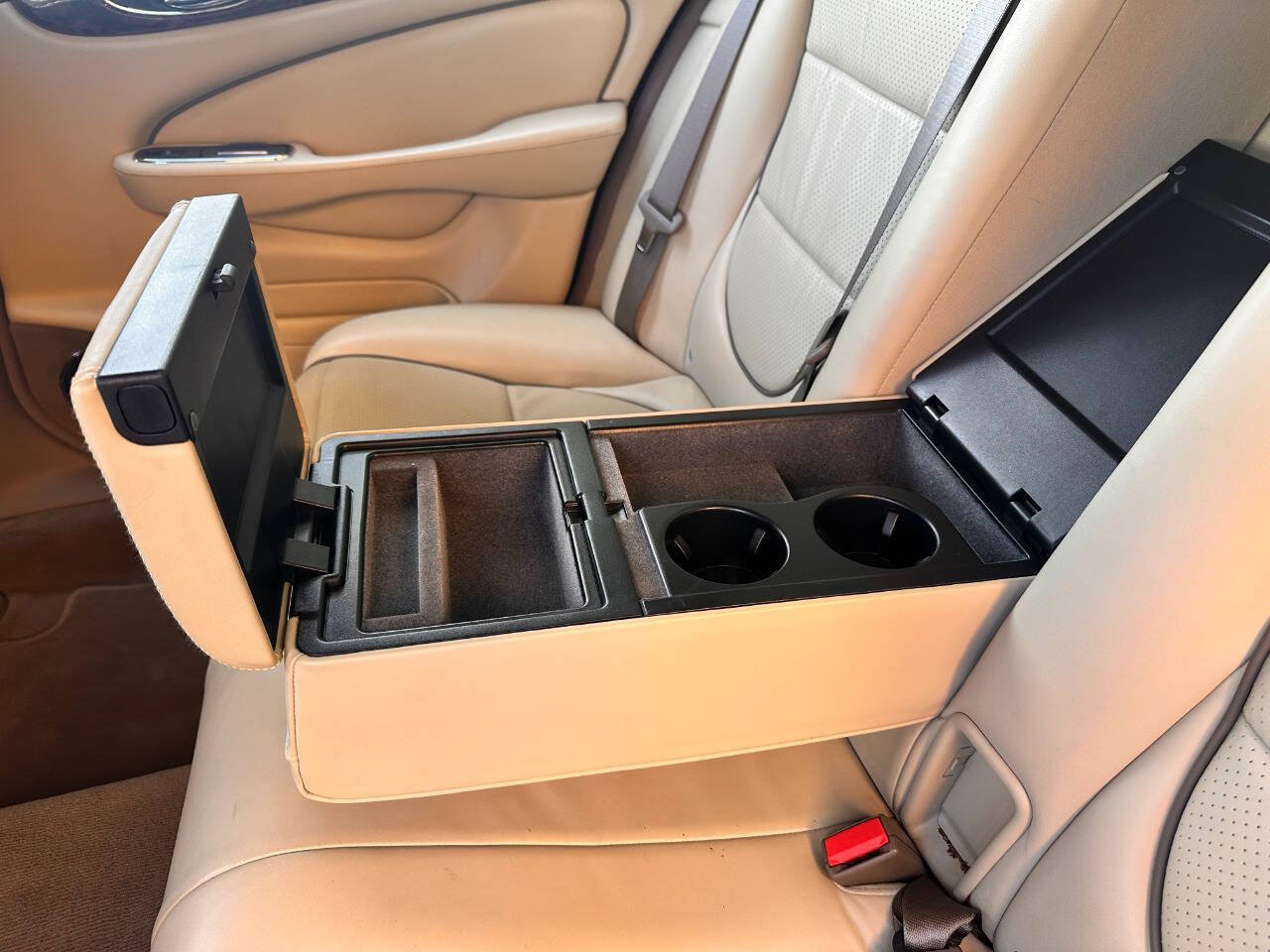 Used 2008 Jaguar XJ8 RWD image 67